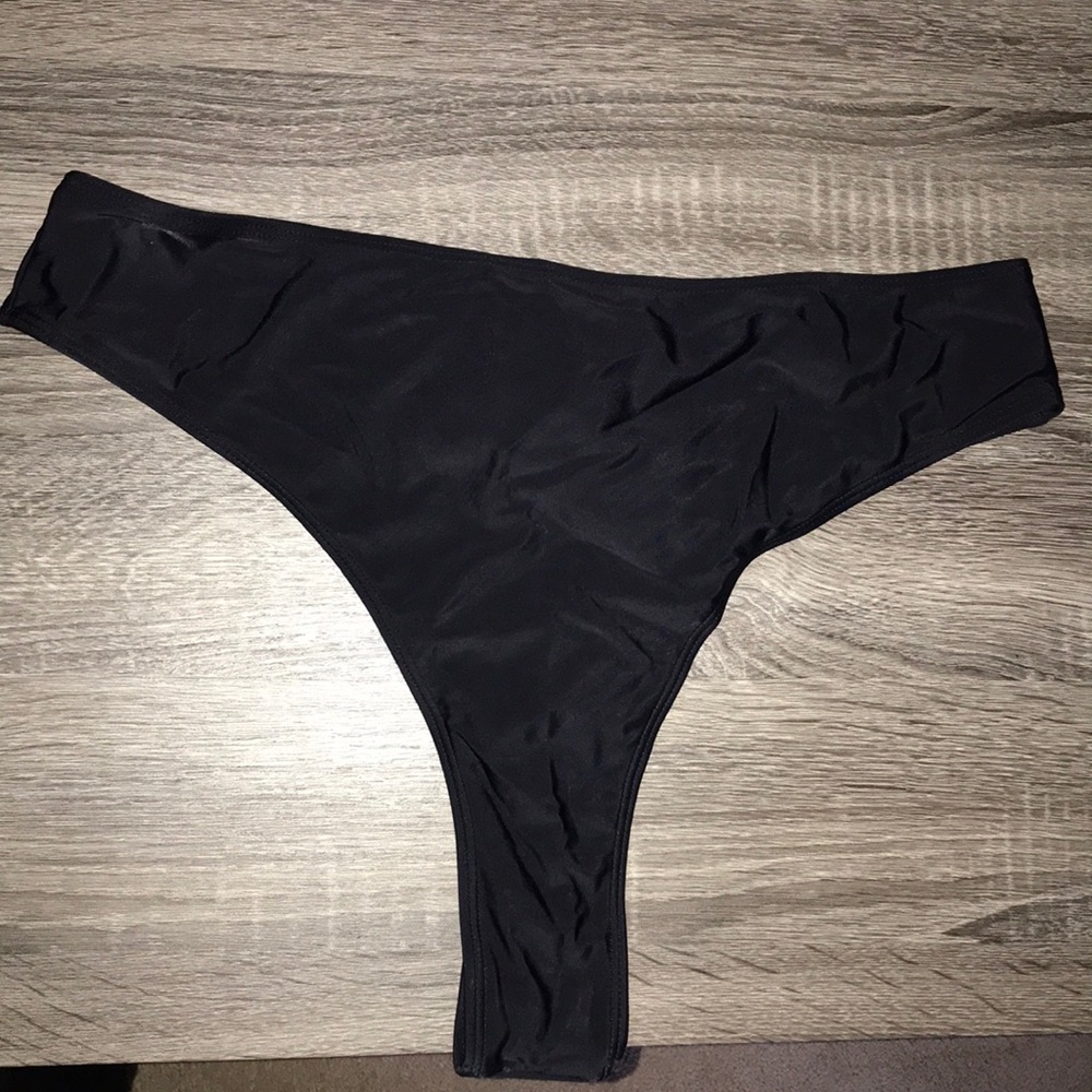 Soly Hux Woman’s Plus Size Bow Back High Waisted Bikini Bottoms. Never Worn